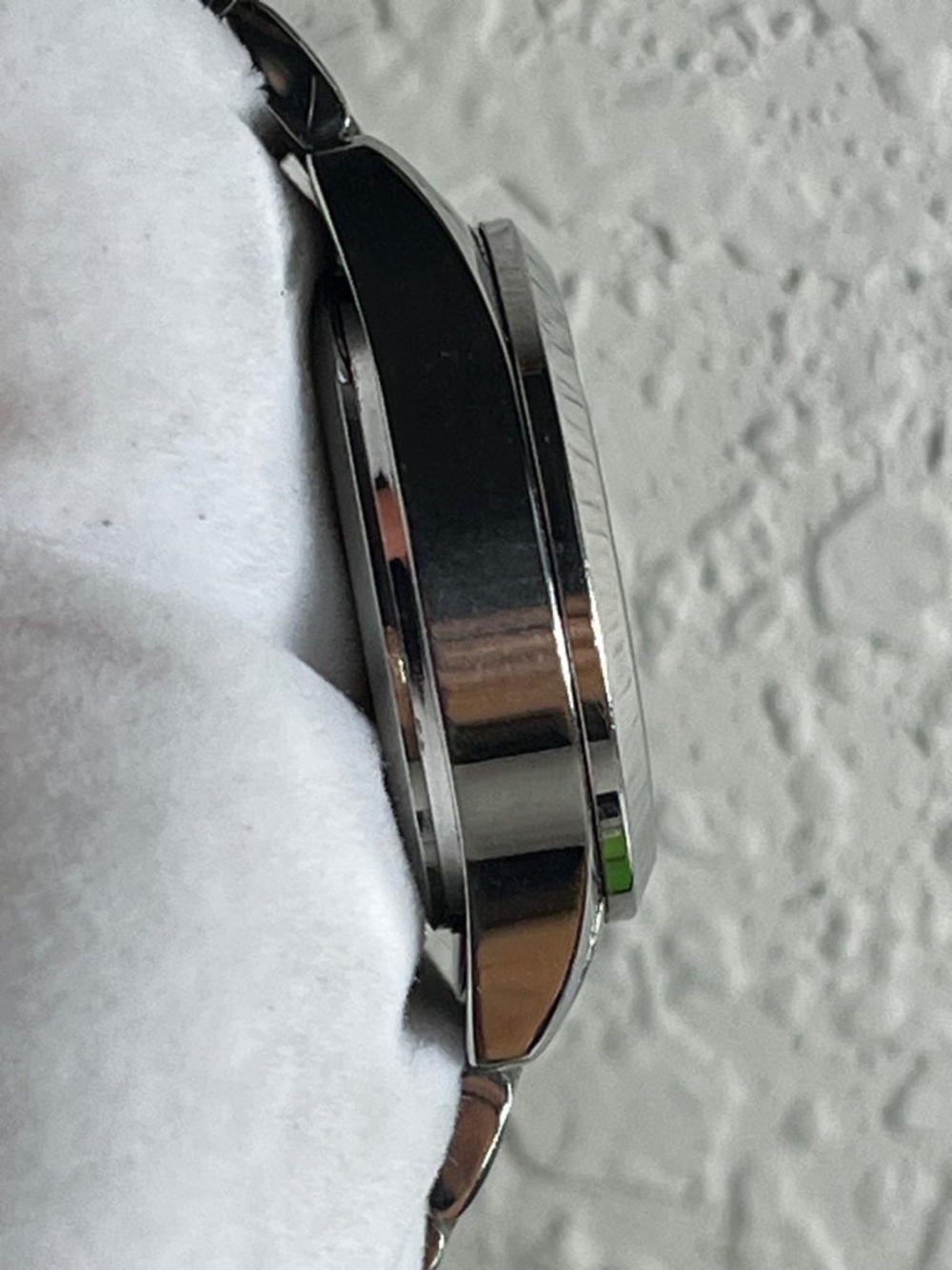 Gucci Silver Stainless Steel Watch with Mother-of-Pearl Cat Dial - Picture 3 of 16